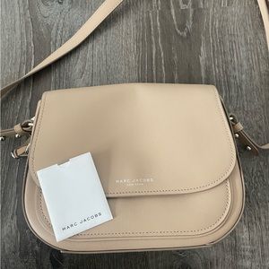 Marc Jacobs tan crossbody purse.